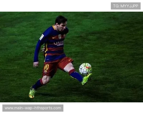 足球边路倒三角助攻如电影画面：点燃赛场的瞬间艺术